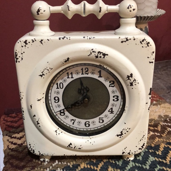 Farmhouse Decor Faux Antique Clock, chicken, Light with Chicken Wire